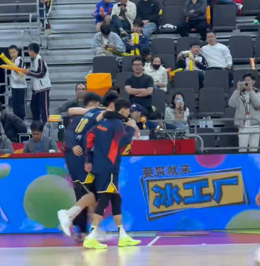 et365（中国）官方网站、APP下载、bet365 Sports-突发！广东队2米11中锋，意外受到重伤，被队友搀扶下场 令人担忧